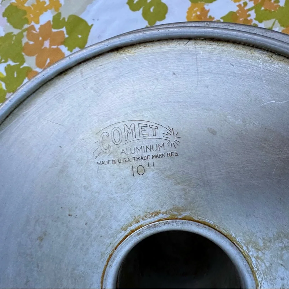 Comet VTG ‘60s Aluminum Funnel Set 10” Kirchen Angel Food Cake Pan Cooling Feet